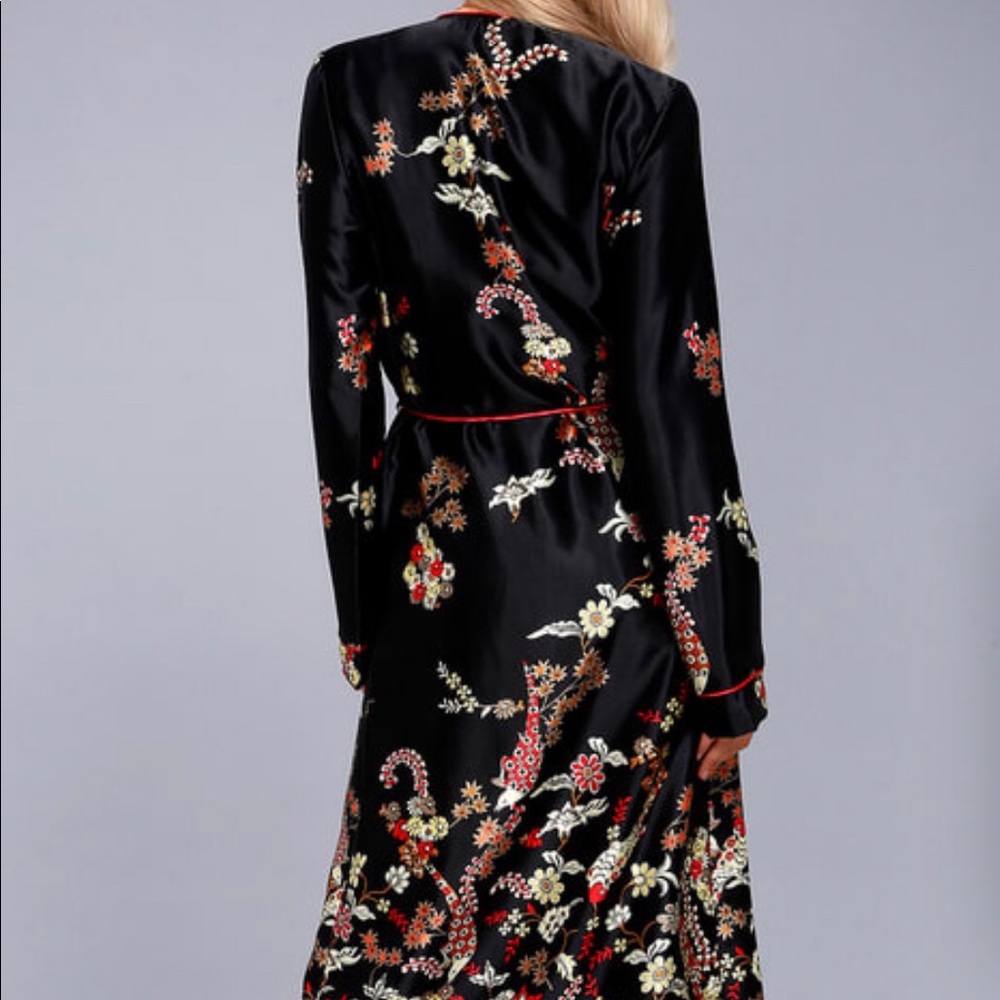 Lulu’s Black Print Satin Kimono - Picture 3 of 8
